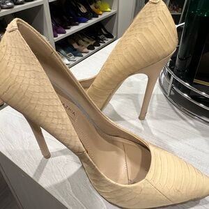 BCBGMaxAzria Beige Textured Heels
